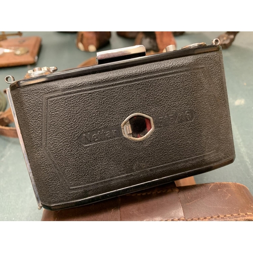 68 - A LEATHER CASED VINTAGE ZEISS IKON CAMERA