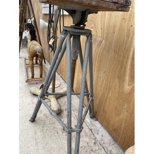 1213 - A VINTAGE STYLE ADJUSTABLE HEIGHT TRIPOD TABLE