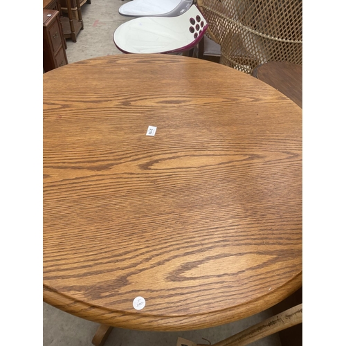 2110 - AN OAK CIRCULAR KITCHEN TABLE