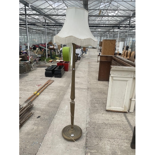 2534 - A 20TH CENTURY STANDARD LAMP WITH SHADE