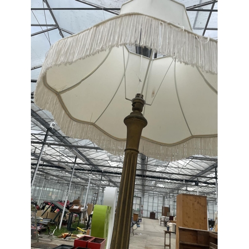 2534 - A 20TH CENTURY STANDARD LAMP WITH SHADE