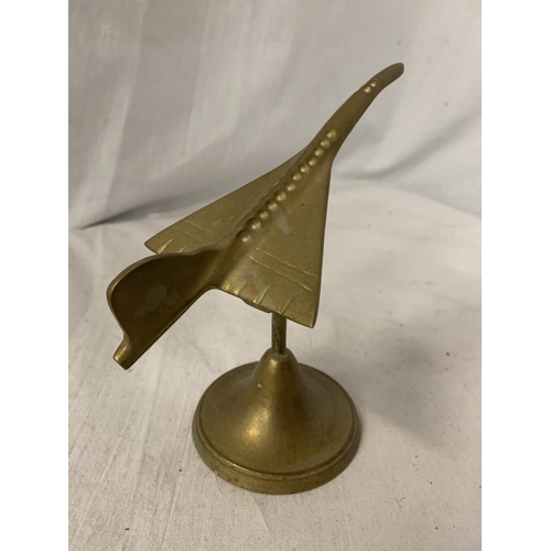 234 - A BRASS CONCORDE MODEL ON A BRASS PLINTH H:15.5CM