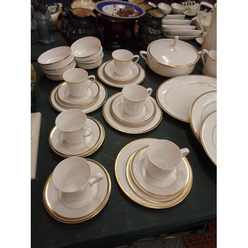 317 - A THIRTY NINE PIECE SPODE 'GOLDEN ETERNITY' COFFEE SET TO INCLUDE VARIOUS TABLE WARE ITEMS