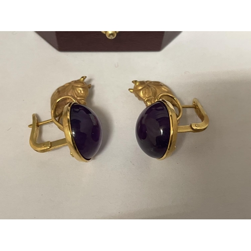 566 - A PAIR OF 12 CARAT YELLOW GOLD HORSES HEAD  DESIGN EARRINGS WITH CABOUCHON AMETHYST  DECORATION BY L... 