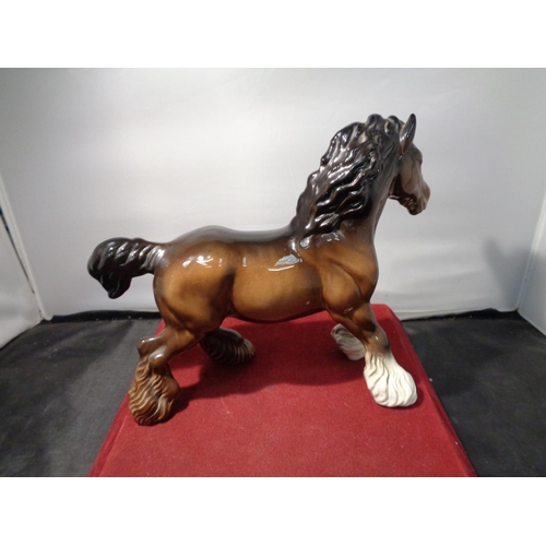 747 - A BESWICK FIGURINE OF A BAY PRANCING SHIRE HORSE