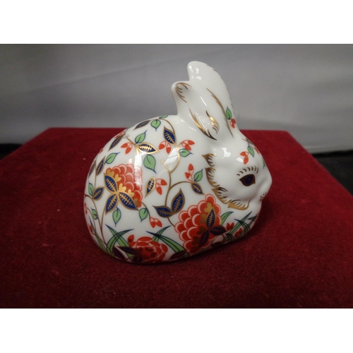 767 - A ROYAL CROWN DERBY 'MEADOW RABBIT' SIGNED IN GOLD H: 8CM