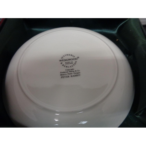 774 - A BOXED WEDGWOOD 'PETER RABBIT' ROUND DISH D: 15CM