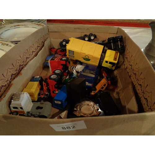 882 - AN ASSORTMENT OF VARIOUS MODEL CARS AND LORRIES