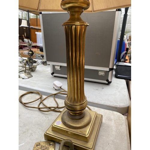 1925 - A GILT TABLE LAMP AND A PAIR OF BRASS PUSH PLATES