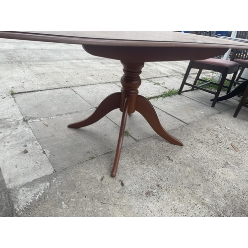 2509 - A MODERN PEDESTAL DINING TABLE, 57x36