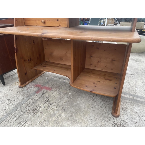 2524 - A PINE COMPUTER/WORK DESK