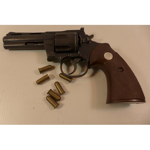 311 - A REPLICA NON FIRING SMITH AND WESSON PYTHON 357 MAGNUM REVOLVER WITH A 10CM BARREL AND HAMMER A/F