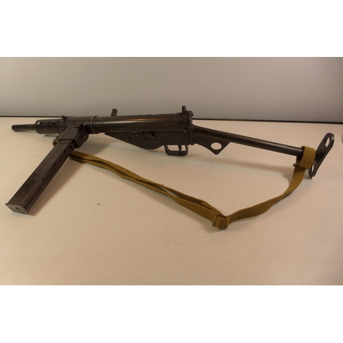 316 - A REPLICA DENIX NON FIRING MARK II STEN GUN LENGTH 77CM