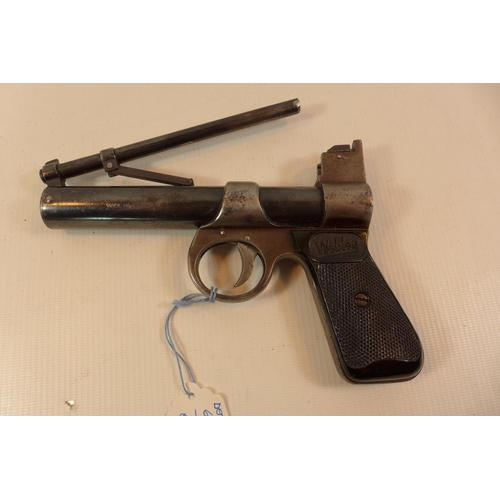 319 - A WEBLEY 177 CALIBRE JUNIOR AIR PISTOL WITH A 15.5CM BARREL. SERIAL NUMBER 177