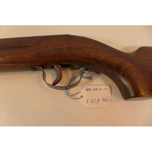 322 - A WEBLEY RANGER 177 CALIBRE AIR RIFLE WITH 40.5CM BARREL. SERIAL NUMBER 929