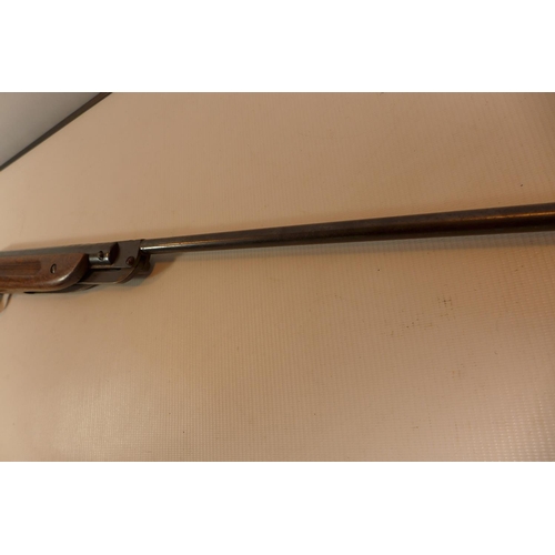 322 - A WEBLEY RANGER 177 CALIBRE AIR RIFLE WITH 40.5CM BARREL. SERIAL NUMBER 929