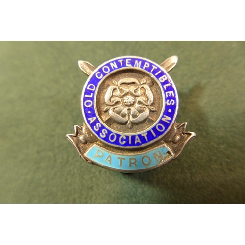 331 - A HALLMARKED SILVER AND ENAMEL OLD CONTEMPTIBLES ASSOCIATION PATRONS BADGE AND A GILT METAL RASC BAD... 