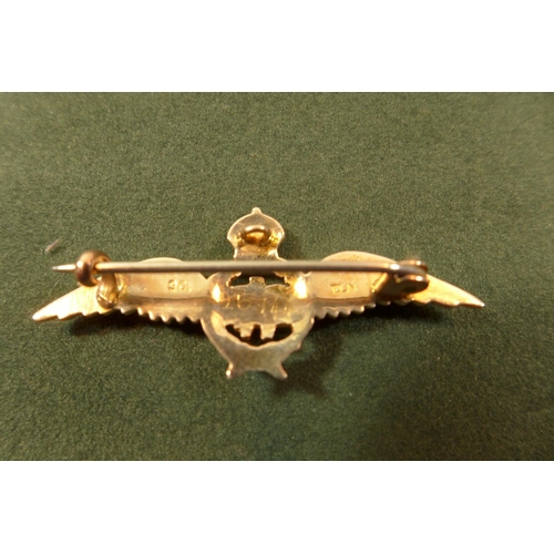 332 - A 9CT GOLD AND ENAMEL RAF SWEETHEART BADGE. WEIGHT 3.38G MARKED TLM