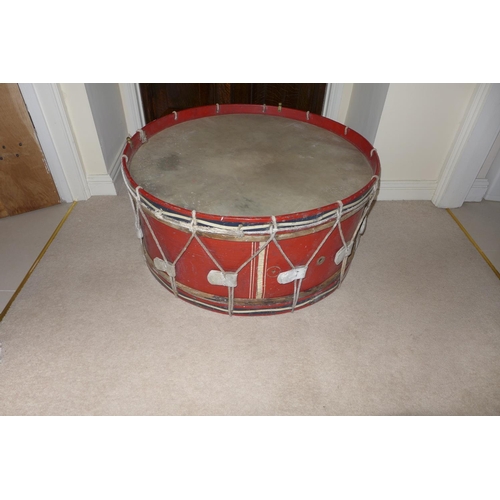 344 - A LARGE EARLY 20TH CENTURY ROYAL ARTILLARY REGIMENTAL BASS DRUM, 82 CM DIAMETER, WITH ROYAL COAT OF ... 