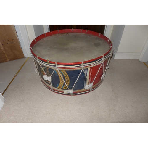 344 - A LARGE EARLY 20TH CENTURY ROYAL ARTILLARY REGIMENTAL BASS DRUM, 82 CM DIAMETER, WITH ROYAL COAT OF ... 