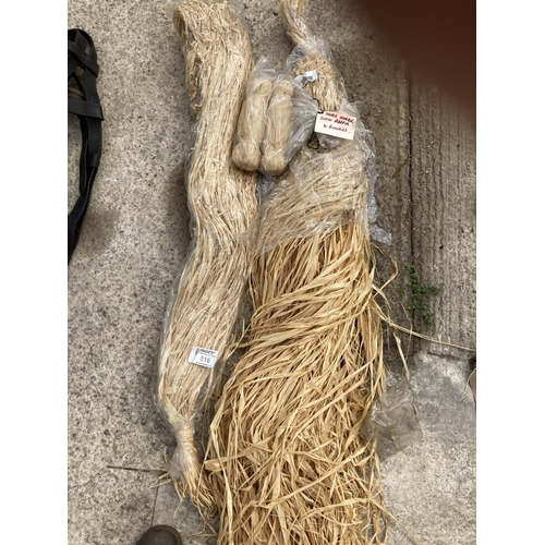 316 - 4 BUNCHES OF SHIRE HORSE SHOW RAFFIA NO VAT