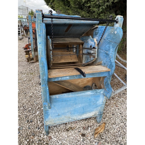 352 - WINNOWING MACHINE VO VAT