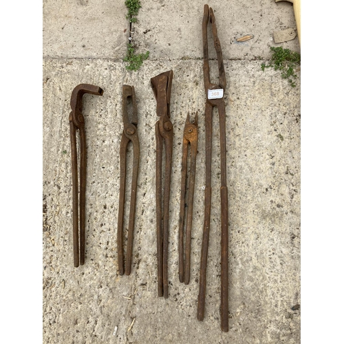 368 - A GROUP OF 5 FORGING TOOLS +VAT