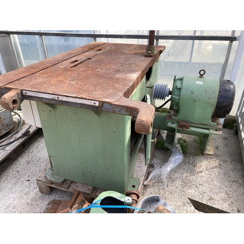 99 - WADKIN  SAW BENCH 3 PHASEWITH A CAST IRON BASE BELIEVED WORKING BUT NO WARRANTY NO VAT