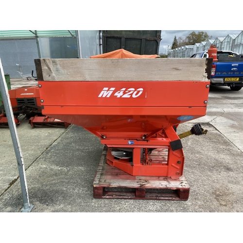 132 - KUHN 732 FERTILISER SPINNER +VAT