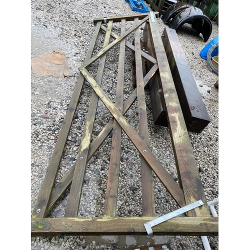 164 - 5 BAR WOODEN GATE +VAT