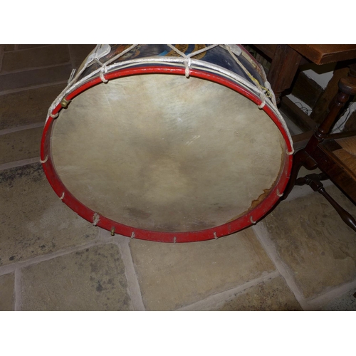 344 - A LARGE EARLY 20TH CENTURY ROYAL ARTILLARY REGIMENTAL BASS DRUM, 82 CM DIAMETER, WITH ROYAL COAT OF ... 