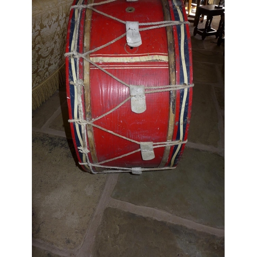 344 - A LARGE EARLY 20TH CENTURY ROYAL ARTILLARY REGIMENTAL BASS DRUM, 82 CM DIAMETER, WITH ROYAL COAT OF ... 