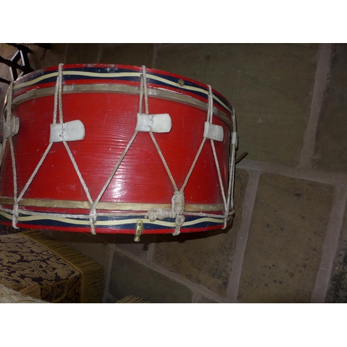 344 - A LARGE EARLY 20TH CENTURY ROYAL ARTILLARY REGIMENTAL BASS DRUM, 82 CM DIAMETER, WITH ROYAL COAT OF ... 