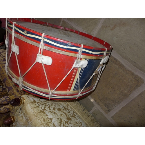 344 - A LARGE EARLY 20TH CENTURY ROYAL ARTILLARY REGIMENTAL BASS DRUM, 82 CM DIAMETER, WITH ROYAL COAT OF ... 