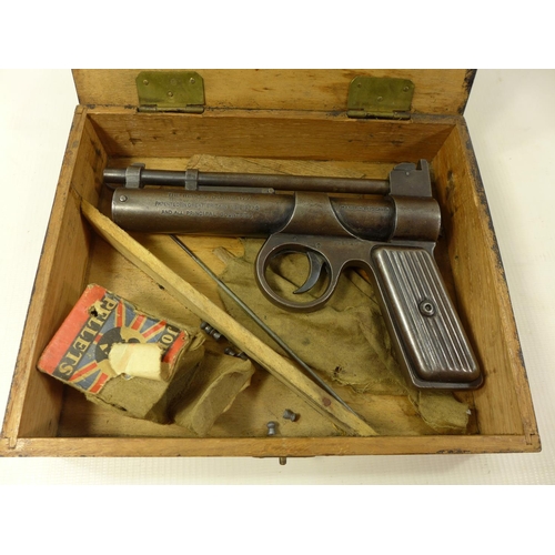 524 - A BOXED WEBLEY JUNIOR .177 CALIBRE AIR PISTOL, 16.5CM BARREL, SERIAL NUMBER J15820 AND 038