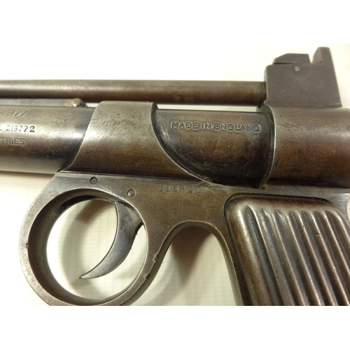 524 - A BOXED WEBLEY JUNIOR .177 CALIBRE AIR PISTOL, 16.5CM BARREL, SERIAL NUMBER J15820 AND 038