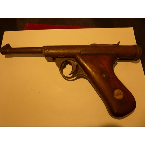 539 - A HAENEL MODEL 28 .177 CALIBRE AIR PISTOL, 10CM BARREL A/F, TIN OF PELLETS AND A BLANK FIRING REVOLV... 