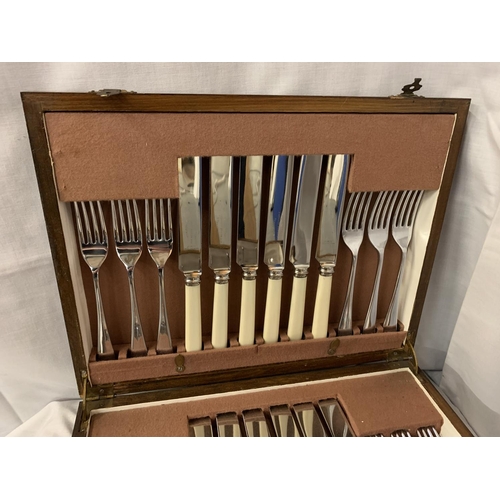 2 - A FORTY EIGHT PIECE CANTEEN OF CUTLERY IN AN OAK PRESENTATION CASE