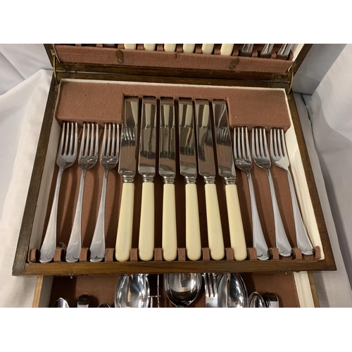 2 - A FORTY EIGHT PIECE CANTEEN OF CUTLERY IN AN OAK PRESENTATION CASE