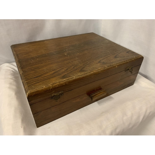 2 - A FORTY EIGHT PIECE CANTEEN OF CUTLERY IN AN OAK PRESENTATION CASE