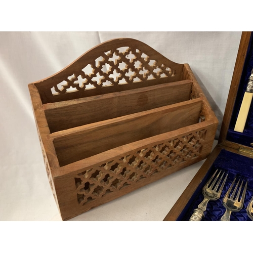 34 - A MAHOGANY AND BRASS INLAY CANTEEN OF CUTLERY WITH TWELVE SETS OF FISH KNIVES AND FORKS AND A LETTER... 