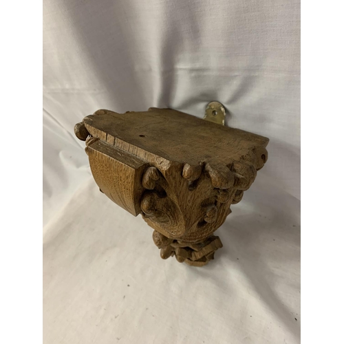 66 - A MEDIEVAL STYLE OAK CARVED CORBEL