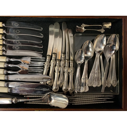 7 - A MAHOGANY BOX WITH BRASS INLAY CONTAINING VARIOUS ITEMS OF FLATWARE