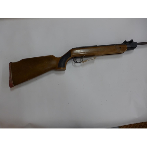 544 - AN ORIGINAL .22 CALIBRE AIR RIFLE, 47.5CM BARREL