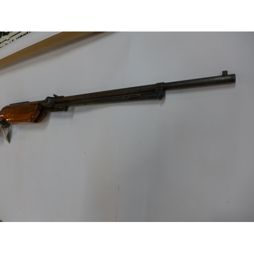 545 - A RELUM TORNADO .22 CALIBRE AIR RIFLE, 47.5CM BARREL, SERIAL NUMBER 26100