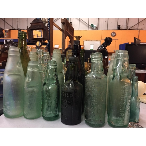 100 - A COLLECTION OF VINTAGE BOTTLES MAINLY GREEN GLASS