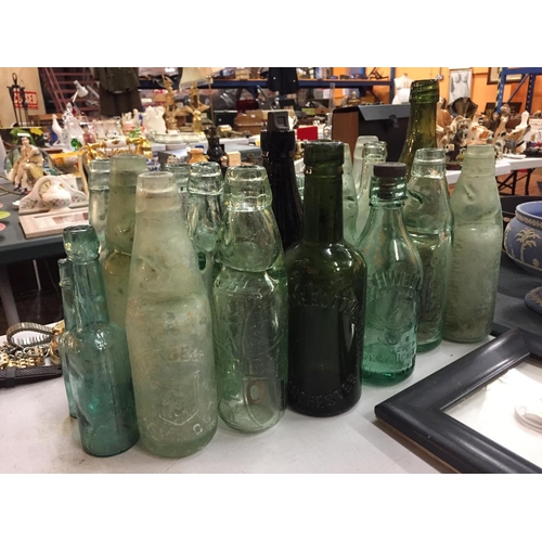 100 - A COLLECTION OF VINTAGE BOTTLES MAINLY GREEN GLASS