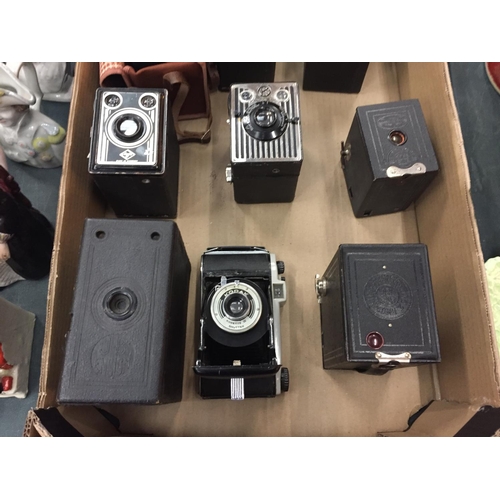 109 - A LARGE COLLECTION OF BROWNIE CAMERAS