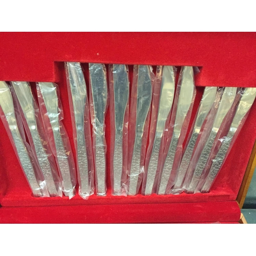 115 - A CANTEEN OF RETRO STYLE STAINLESS STEEL FLATWARE