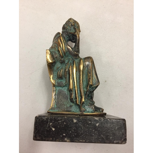 125 - A BRASS FIGURE OF A MAN IN THOUGHT ON A MARBLE BASE